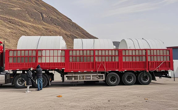嘉峪关塑料桶装车完毕准备运输中
